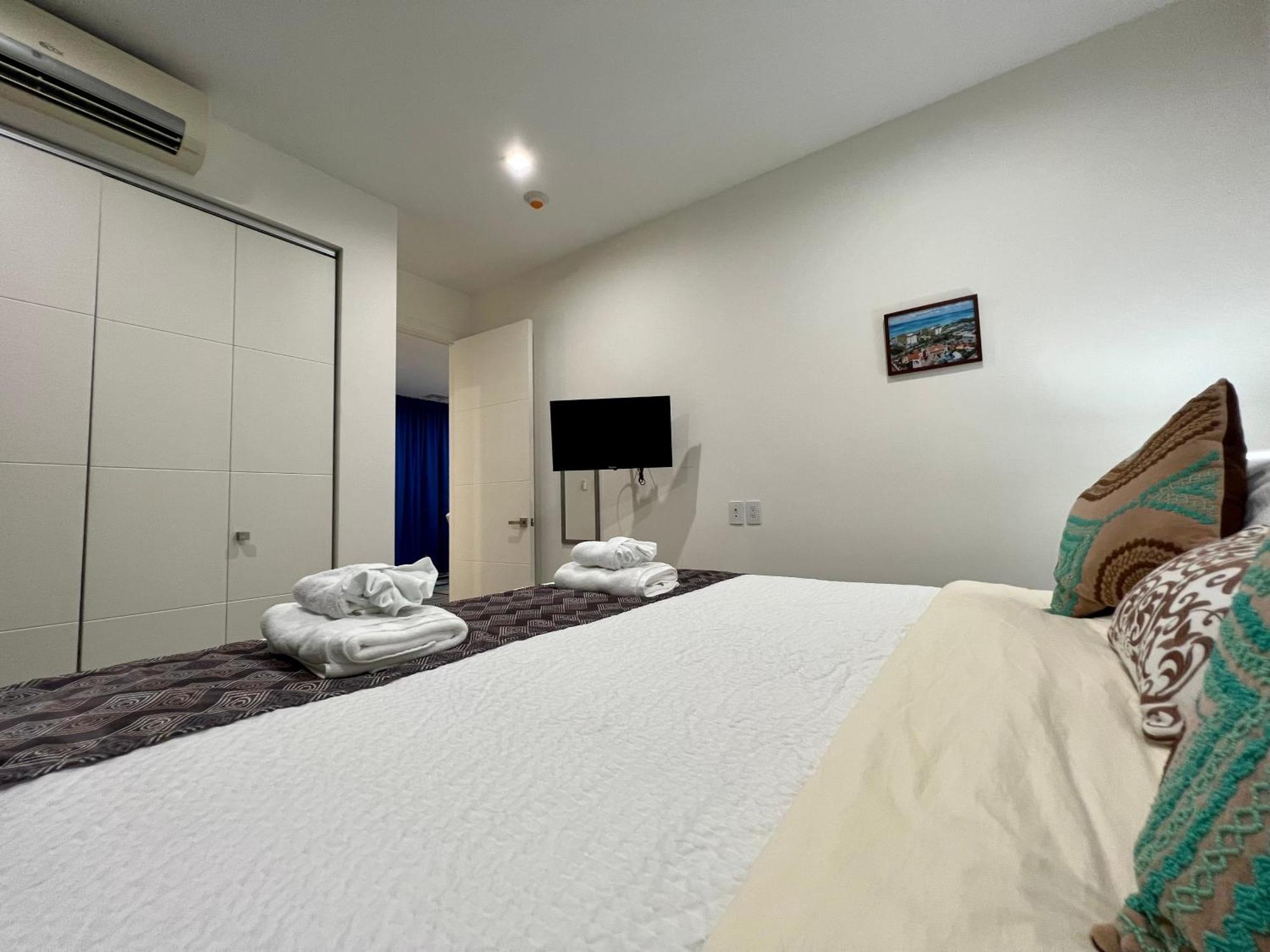 The Cove - Condo Hotel - Palm Beach Strip الغرفة الصورة